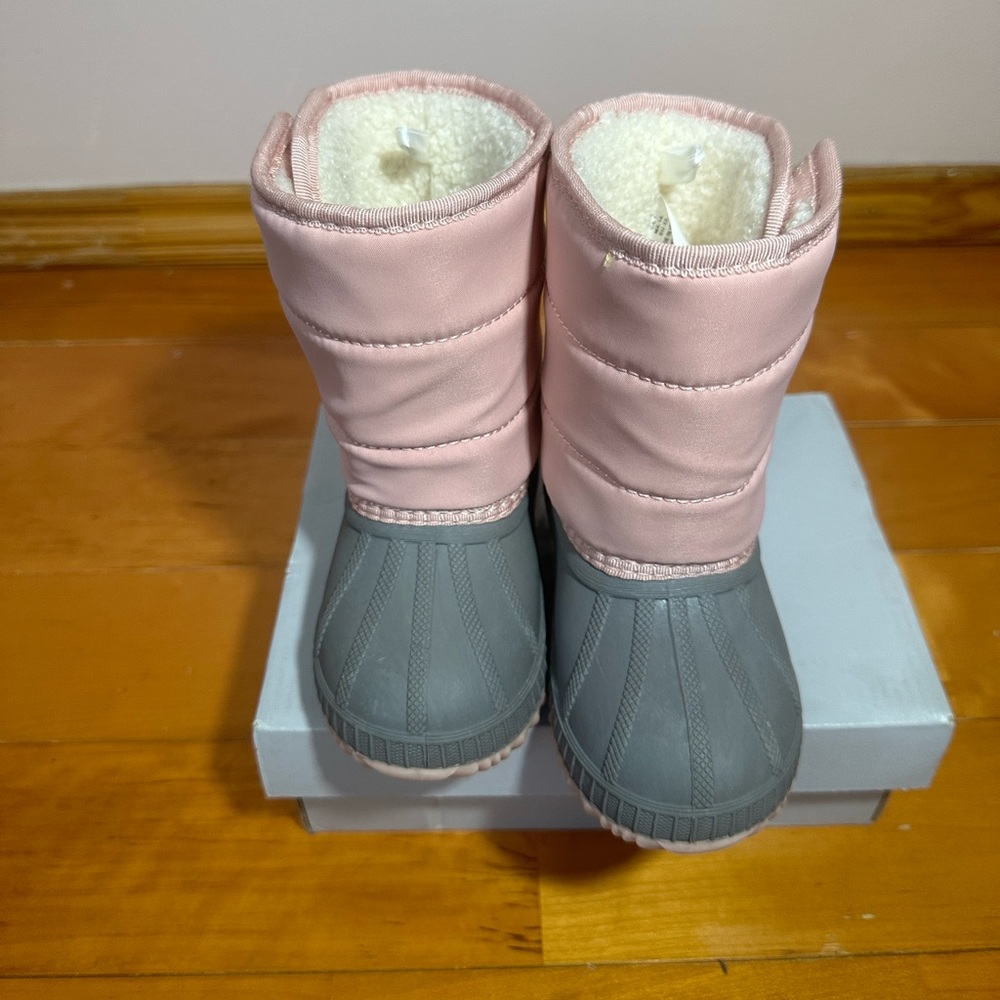 Old Navy Baby Snow Boots (Brand New, Never Worn) 7C